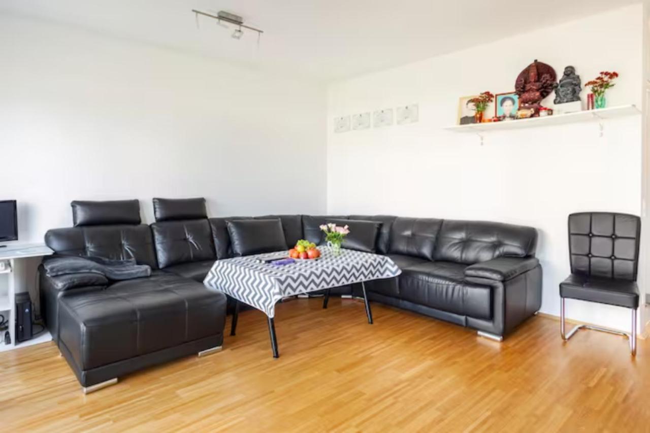 Beautiful Room With Balcony Direction To Messe Hanower Zewnętrze zdjęcie